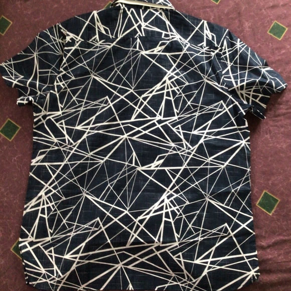 A black and white Perry Ellis shirt. Size: LARGE. - Picture 2 of 2